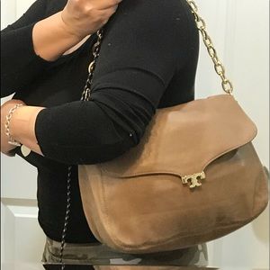 Authentic and beautiful leather Tory Burch purse😍